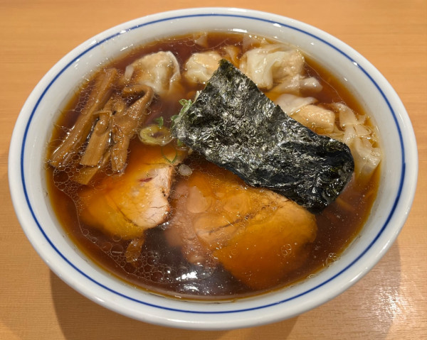 「醤油ワンタンらぁ麺」@らぁ麺 すぎ本の写真