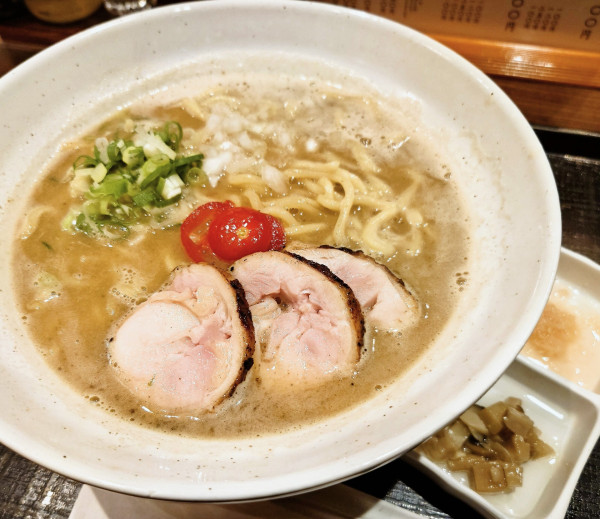 「鶏煮干しらぁめん醤油＋大盛」@麺や いま村の写真