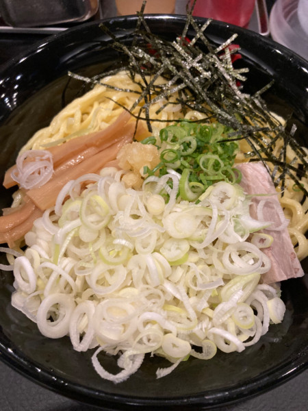 「油そば（大盛240g）¥880、白ネギ¥100」@東京油組総本店 ドーチカ店の写真