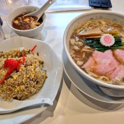 中華そば＋半炒飯＋サービス麻婆豆腐