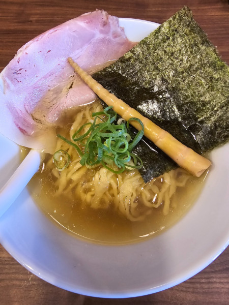 「白醤油ラーメン　手もみ　980円」@地鶏らーめん とりじの写真