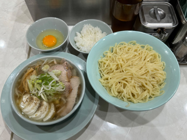 「もり中華＋生卵」@渋谷かっちゃんラーメンの写真