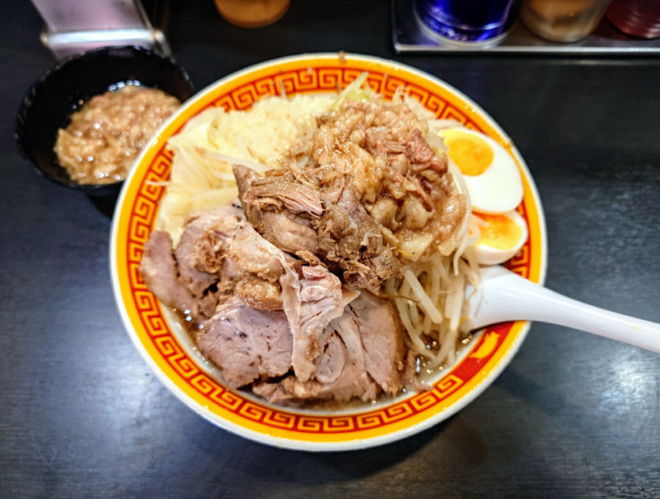 「ラーメン(豚2枚・ゆで玉子)」@えどもんどの写真