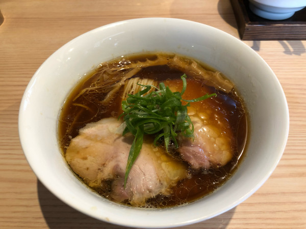 「醤油らぁ麺」@中村麺三郎商店の写真