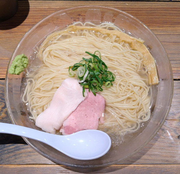 「キンメ香る真鯛の冷やし塩らーめん【限定】＋中盛り」@麺屋 翔 みなとの写真