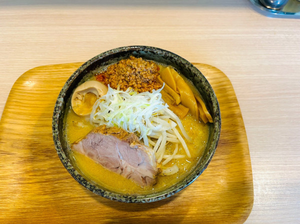 「白湯味噌らーめん、崩れ味玉」@麺屋 幸生の写真