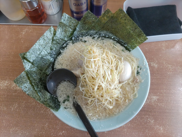 「ネギチャーシュー麺+味付け玉子+のり」@ラーメンショップ 大木店の写真