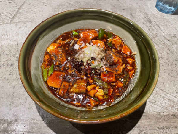 「麻婆麺（汁なし）」@すするか、すすらんか。 心斎橋店の写真