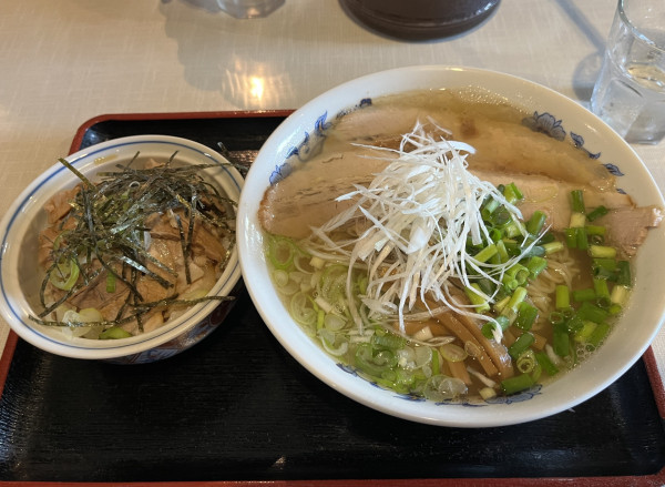 「しおらーめん」@あご煮干しだしラーメン 魚ぶし屋の写真