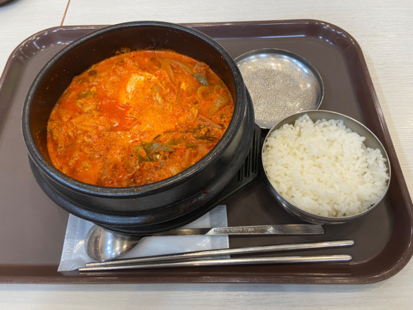 「豚キムチラーメン半玉ご飯セット(1270円)」@韓国料理bibim' 酒々井プレミアム・アウトレット店の写真