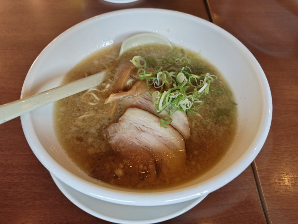 「醤油ラーメン」@よってこや 川崎藤崎店の写真