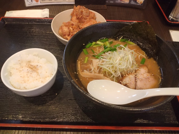 「牛骨醤油らーめん」@らーめんごうの写真