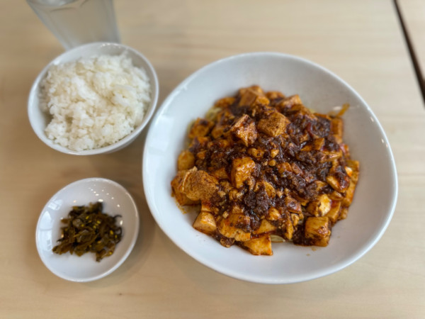 「麻婆麺1200円＋追飯100円」@麻婆STAND明大前の写真