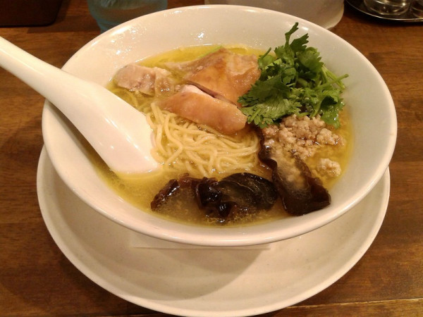 「鶏白湯らーめん(890円)」@鶏白湯ラーメン 鳥ぶしの写真