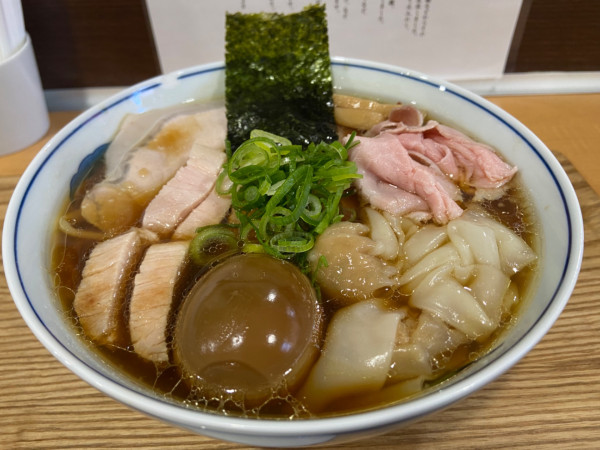 「特製醤油らーめん＋大盛り」@らーめん亭 ひなり竜王の写真