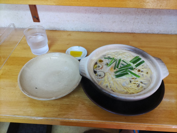 「鍋焼きラーメン」@鍋焼きラーメン まゆみの店の写真