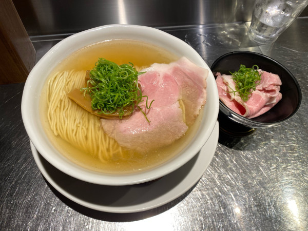 「塩そば（中盛・肉増し）1,180円」@成城青果の写真