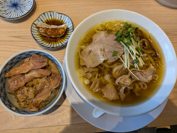 「親鶏飯セット(醤油)」@手打 親鶏中華そば綾川 大成店の写真