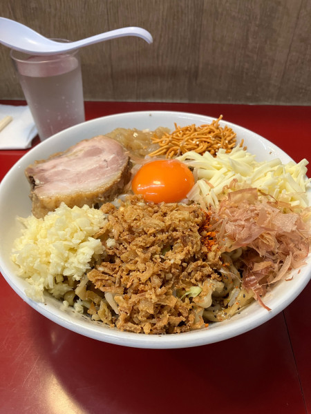 「まぜそば大（マヨなしニンニクマシ）」@ジラフの写真