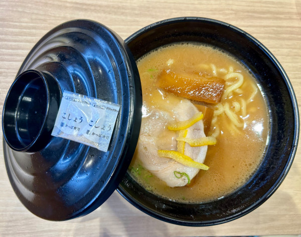 「中華蕎麦とみ田監修 豚骨魚介らぁめん(539¥)」@かっぱ寿司 高萩店の写真