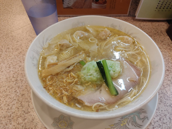 「塩ネギワンタンメン　1100円」@ラー麺専門店 こしがやの写真