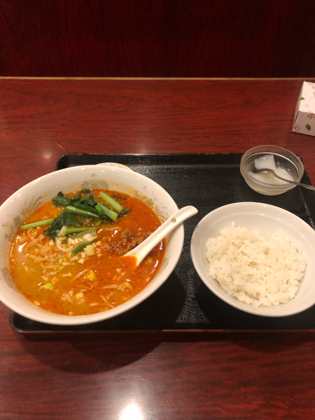 「坦々麺と半ライス」@徳勝樓 三ノ輪店の写真