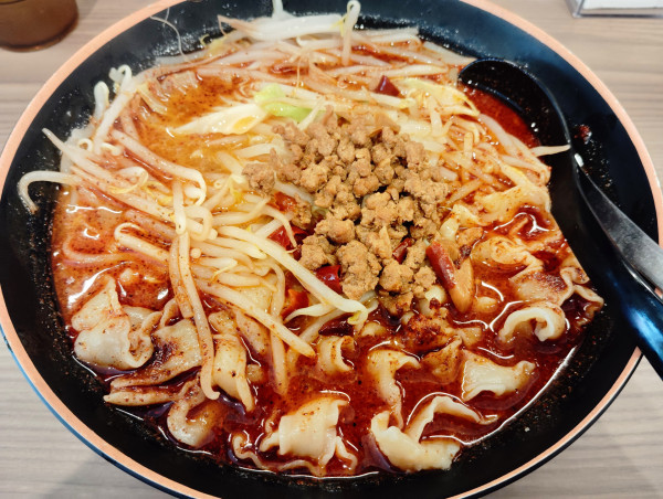 「麻辣刀削麺+野菜」@ラーメンセンター炎 西早稲田店の写真