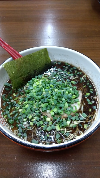 「黒博多万能ネギラーメン」@長浜や 赤羽店の写真