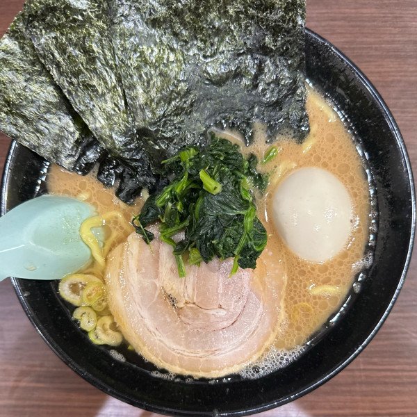 「味玉らーめん(醤油、太麺、好み全部普通)、小ライス」@らーめん家 せんだい 鶴ヶ峰本店の写真