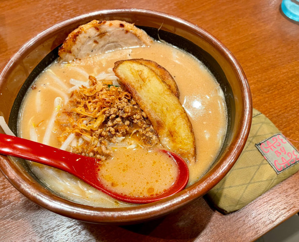 「北海道味噌らーめん＋炙りチャーシュー1枚」@麺場 田所商店 千里丘店の写真