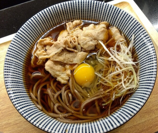 「月見 肉そば 770円」@蕎麦29東京の写真