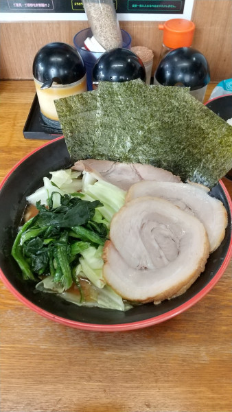 「ラーメン キャベツ+巻豚×２」@麺家 紫極の写真