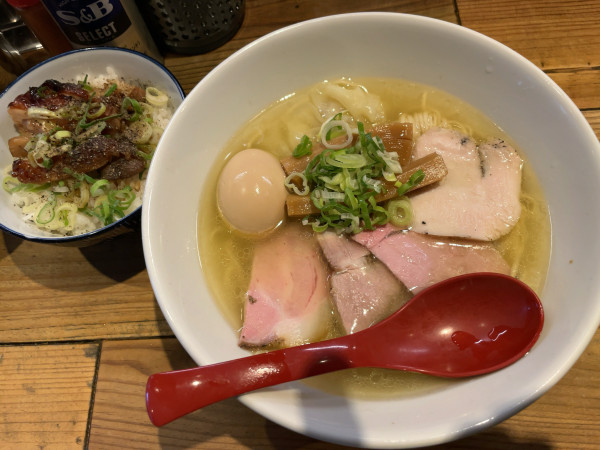 「特製塩ラーメン」@麺屋 翔 西新宿本店の写真