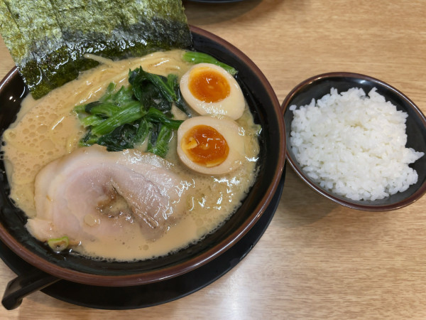 「味玉豚骨塩ラーメン」@横浜家系ラーメン 松田家 日本橋室町店の写真