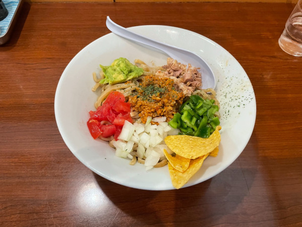 「冷やしメガメキシカンまぜそば」@メガガンジャの写真