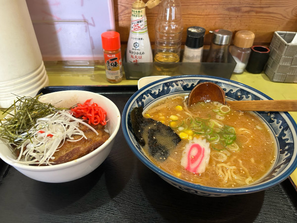 「豚バラ丼 味噌ラーメンセット」@らーめんあすかの写真