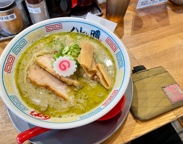 「鶏しぼりそば緑＋チャーシュー」@ハレノチ晴の写真