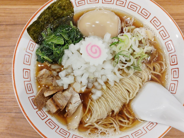 「あっさり煮干＋煮卵＋玉葱＋切落としチャーシュー」@喜多方食堂 山海の写真