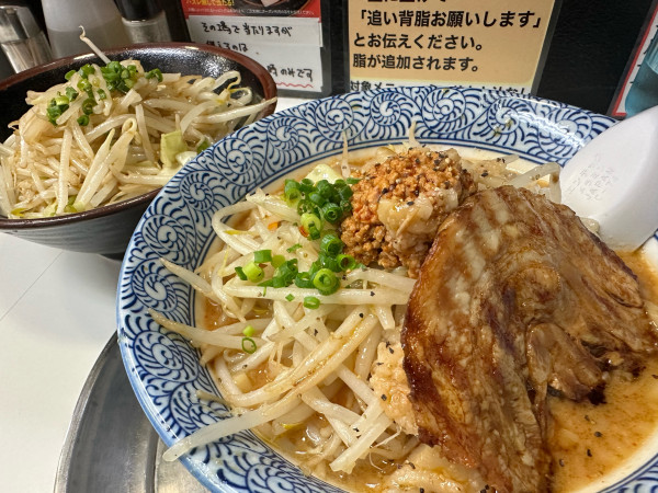「みそらーめん木曜限定1000円＋野菜マシ100円」@らーめん 凌駕の写真