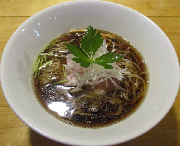 「醤油らぁ麺　1200円」@のど黒らぁ麺 永屋の写真