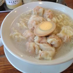 粗挽き肉汁雲吞麺(９７９円)