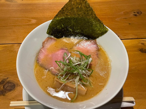「鯛骨らぁ麺　醤油　￥９００」@鯛骨らぁ麺 あぐらの写真