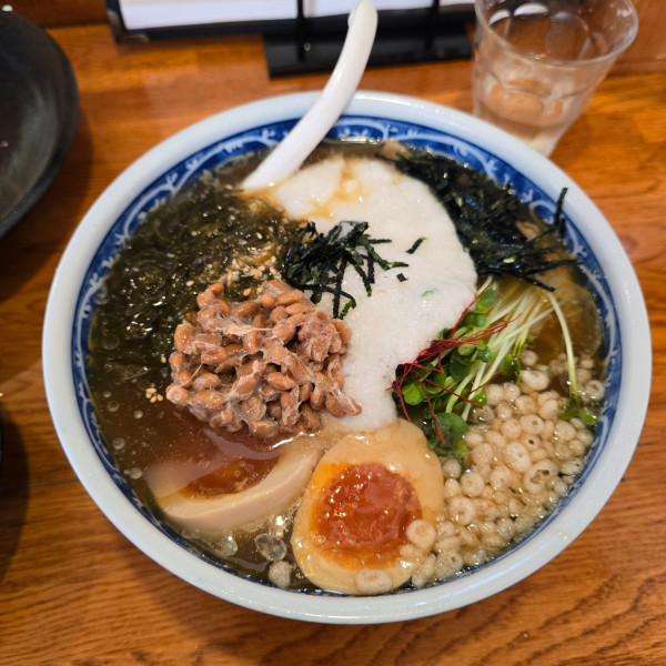 「【期間限定】冷やしラーメン 納豆 とろろ」@麺屋 鶏口の写真