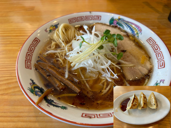「香味醤油ラーメン850円、餃子3個260円」@RAMEN YAMADAの写真