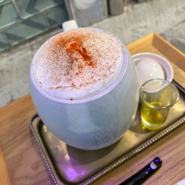 「カプチーノラーメン＋Egg」@Rahmen Eddie 新宿御苑の写真