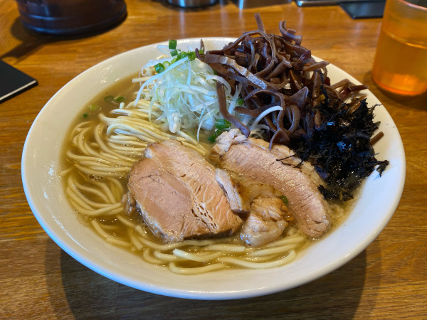 「煮干そば　白醤油　大　キクラゲ」@中村屋総本山の写真
