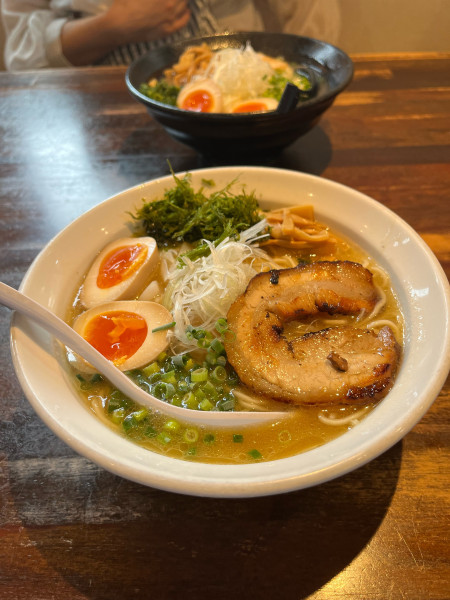 「濃厚鶏白湯 醤油 豚チャーシュー」@麺屋 飛翔の写真