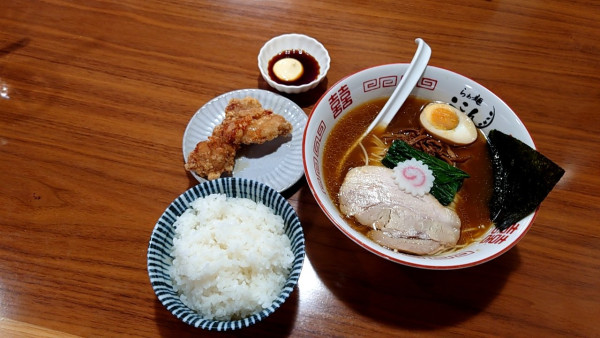 「鶏がら中華＋唐揚げ」@らぁ麺 ここんの写真
