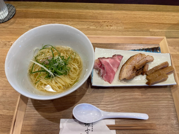 「二選 異時 特選中華蕎麦-塩 トリュフ、昆布出汁つけ麺-醤油」@特選中華蕎麦 諭吉の写真