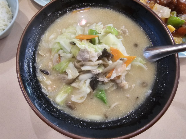 「上海ら～めん　1020円（税抜）」@中華レストラン 東東の写真